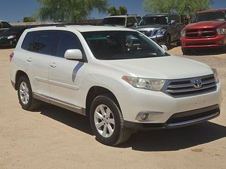 Used 2013 Toyota Highlander Plus FWD video 3