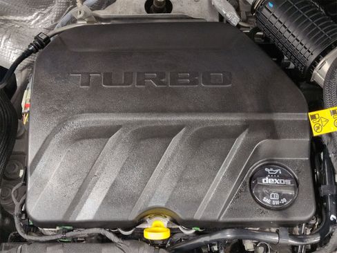 Used 2024 Chevrolet Trax RS w/ Sunroof Package image 15