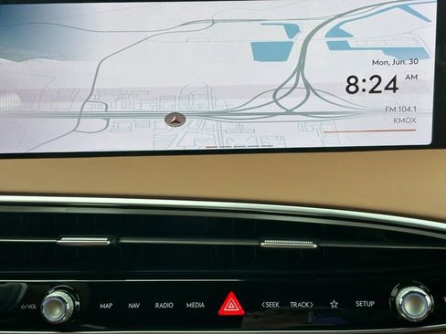 Used 2026 Genesis GV70 2.5T Advanced image 8