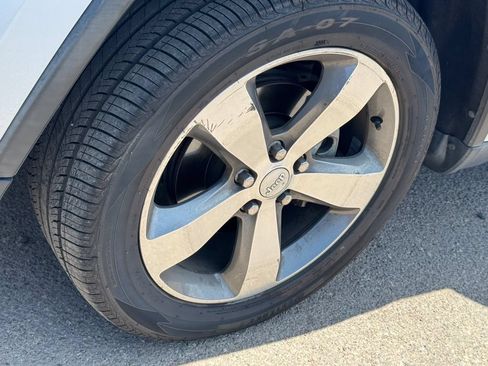 Used 2014 Jeep Grand Cherokee Limited w/ Luxury Group II RWD image 5