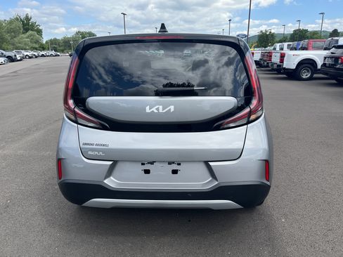 Used 2025 Kia Soul LX w/ LX Technology Package FWD image 6
