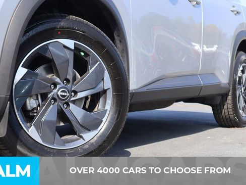 Used 2025 Nissan Rogue SV image 3