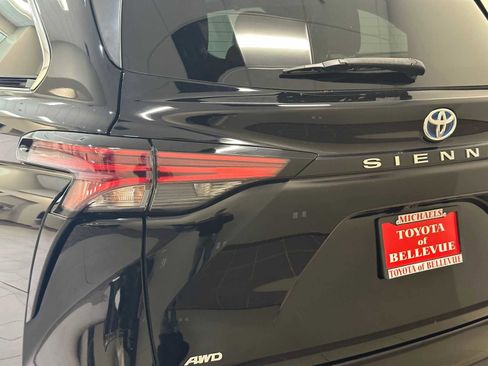 Certified 2021 Toyota Sienna Limited AWD/4WD image 7
