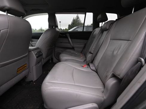 Used 2012 Toyota Highlander SE w/ Tow Pkg AWD/4WD image 10