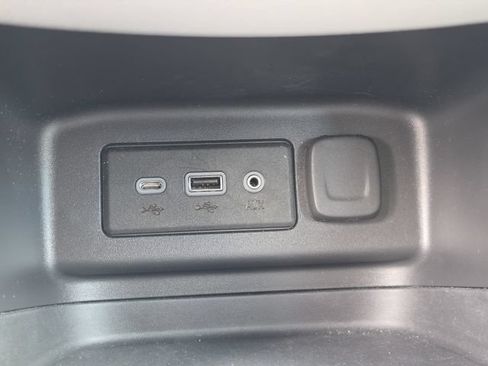 Used 2019 Chevrolet Equinox LS FWD image 25