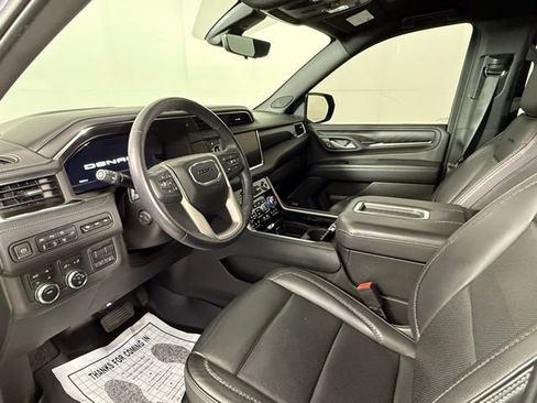 Used 2022 GMC Yukon XL Denali w/ Advanced Technology Package image 5