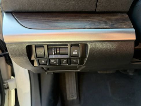 Used 2018 Subaru Outback 3.6R Touring AWD/4WD image 12