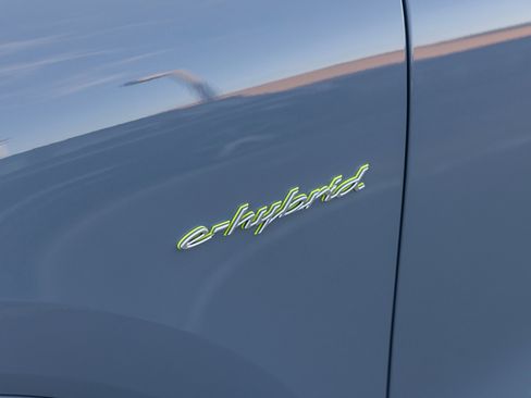 New 2025 Porsche Cayenne E-Hybrid image 17