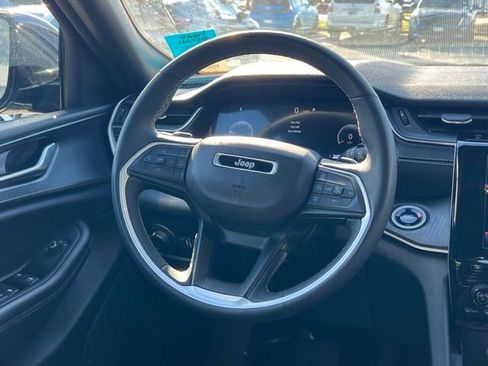 Used 2024 Jeep Grand Cherokee Altitude AWD/4WD image 14