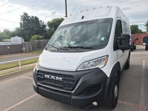 Used 2024 RAM ProMaster 2500 w/ Convenience Group FWD image 2
