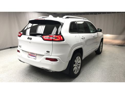 Used 2018 Jeep Cherokee Overland w/ Technology Group AWD/4WD image 4