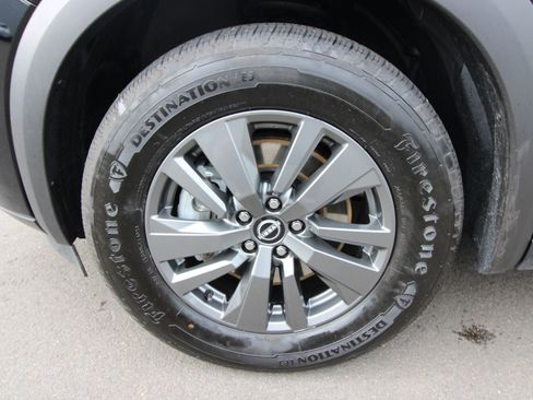 Used 2024 Nissan Pathfinder SV w/ SV Premium Package image 34