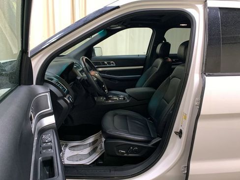 Certified 2017 Ford Explorer XLT w/ Equipment Group 202A image 32