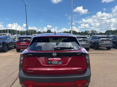 New 2025 Nissan Kicks SV image 3