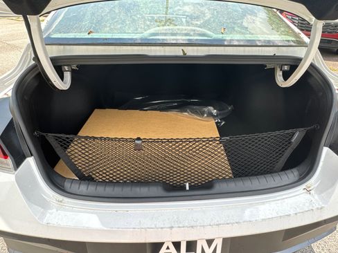 Certified 2025 Hyundai Elantra Sport image 18