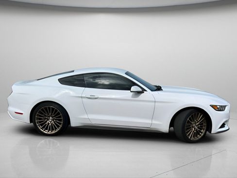 Used 2017 Ford Mustang Coupe RWD image 4