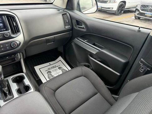 Used 2022 Chevrolet Colorado LT w/ LT Convenience Package image 18