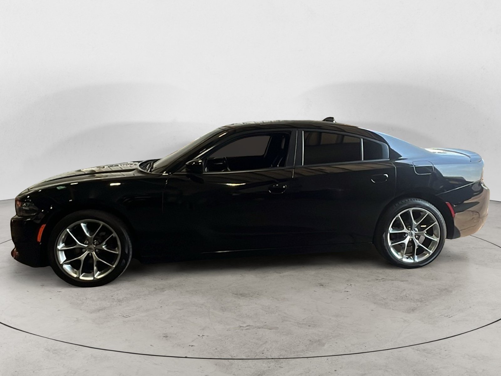 Used 2020 Dodge Charger SXT w/ Plus Group RWD image 3