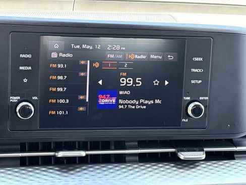 Used 2024 Kia Carnival LX FWD image 19
