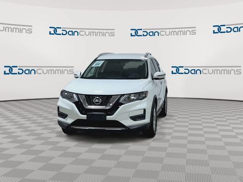 Used 2017 Nissan Rogue SV FWD image 4