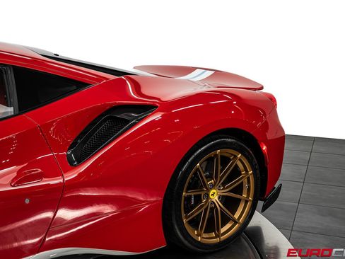 Used 2020 Ferrari 488 Pista Coupe RWD image 21