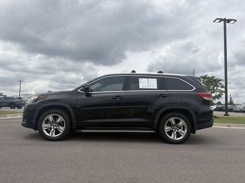 Used 2019 Toyota Highlander Limited FWD image 2