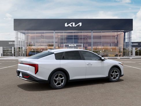 New 2026 Kia K4 FWD image 6
