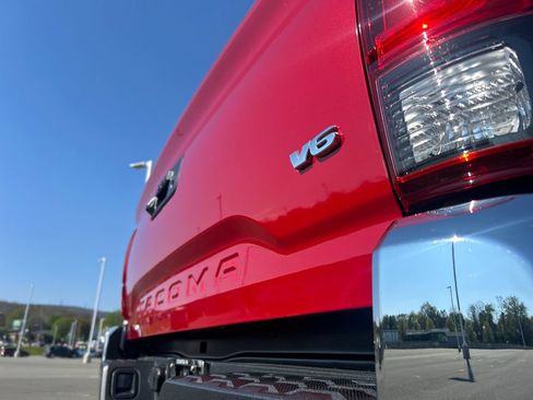Used 2019 Toyota Tacoma TRD Off-Road AWD/4WD image 31