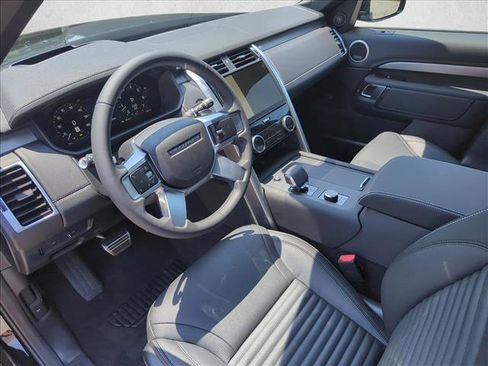 Certified 2024 Land Rover Discovery Dynamic SE image 23