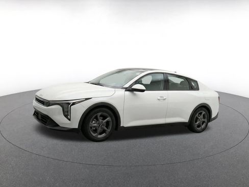 Used 2025 Kia K4 FWD image 3