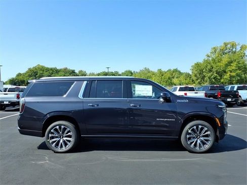 New 2026 Chevrolet Suburban High Country image 2