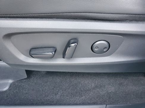 Used 2025 Nissan Pathfinder SL image 13