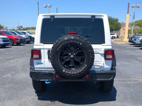 Used 2023 Jeep Wrangler Unlimited w/ Convenience Group AWD/4WD image 7