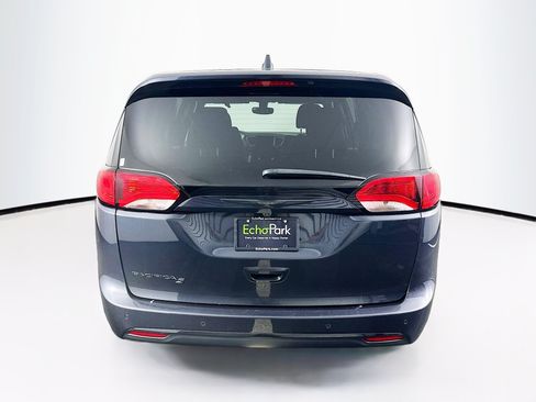 Used 2020 Chrysler Pacifica Touring w/ S Appearance Package FWD image 7