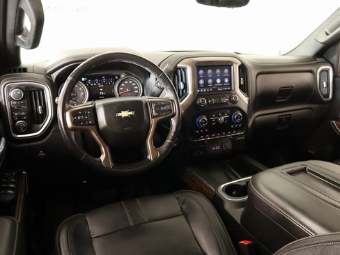 Used 2022 Chevrolet Silverado 1500 High Country w/ Technology Package image 2