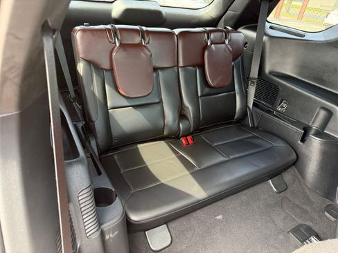 Used 2023 Ford Explorer Platinum w/ Technology Package AWD/4WD image 12