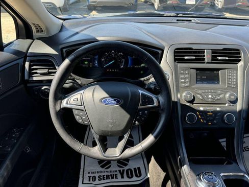 Used 2018 Ford Fusion SE w/ Equipment Group 601A image 15