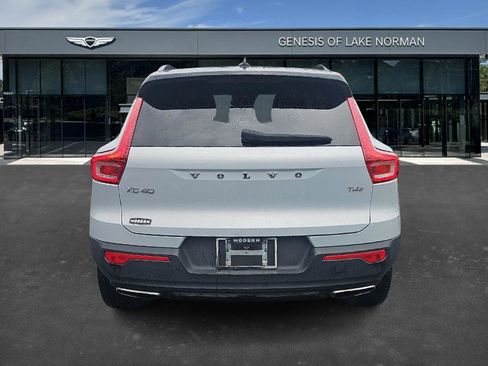 Used 2020 Volvo XC40 T4 R-Design w/ Protection Package image 8