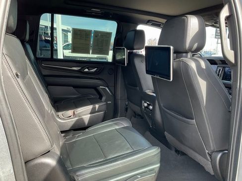Used 2022 GMC Yukon XL Denali image 21