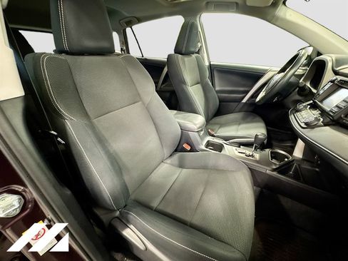 Used 2017 Toyota RAV4 XLE AWD/4WD image 28