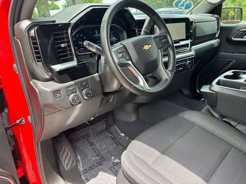 Used 2023 Chevrolet Silverado 1500 LT AWD/4WD image 6
