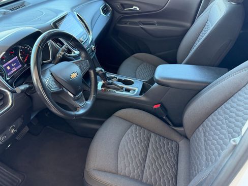 Used 2019 Chevrolet Equinox LT w/ Sun & Navigation Package image 12