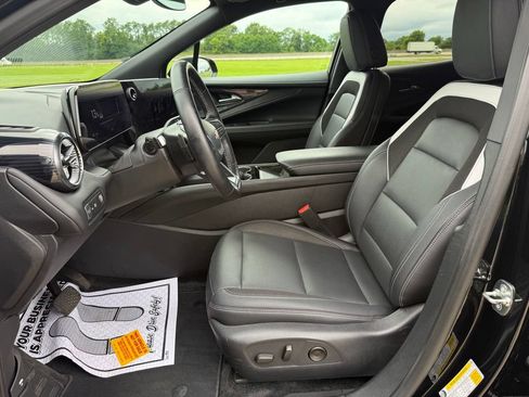 Used 2025 Chevrolet Blazer EV LT AWD/4WD image 28