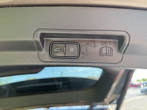 Used 2021 Ford Explorer XLT w/ Equipment Group 202A AWD/4WD image 13