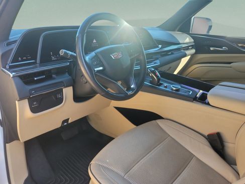 Used 2021 Cadillac Escalade Premium Luxury image 22
