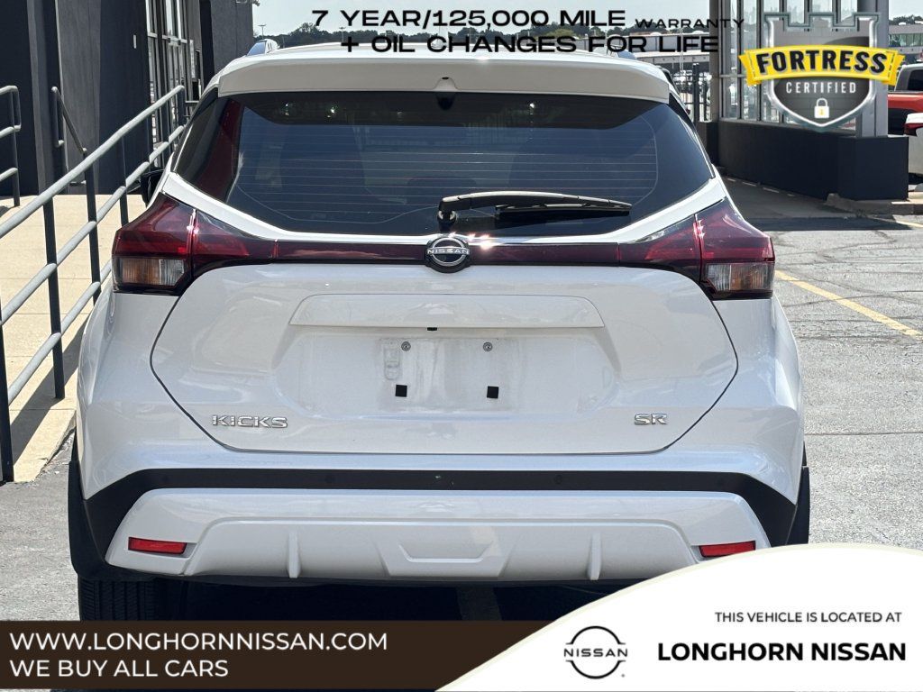 Used 2024 Nissan Kicks SR w/ SR Premium Package FWD image 4