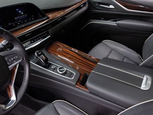 Used 2023 Cadillac Escalade Premium Luxury image 36