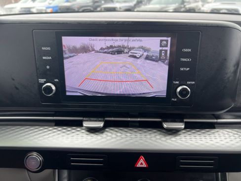 Used 2022 Kia Carnival LX image 19