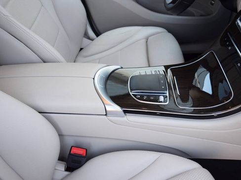 Used 2021 Mercedes-Benz GLC 300 image 38