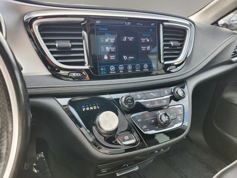 Used 2020 Chrysler Pacifica Limited w/ S Appearance Package FWD image 20